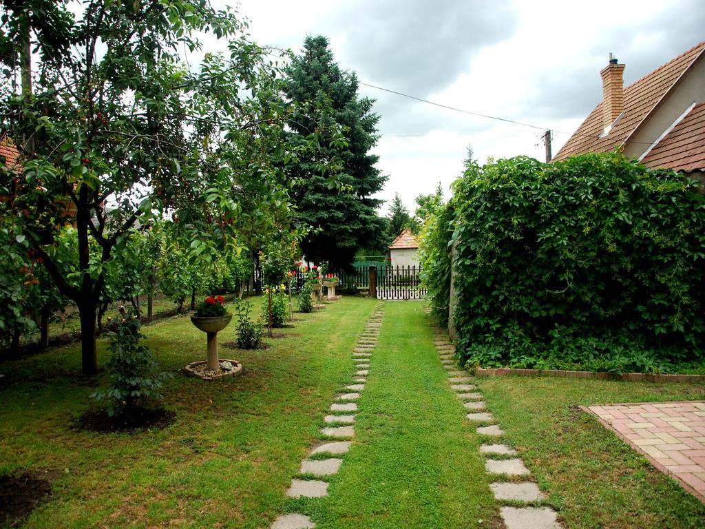 Natura Vendégház Pazmand Extérieur photo